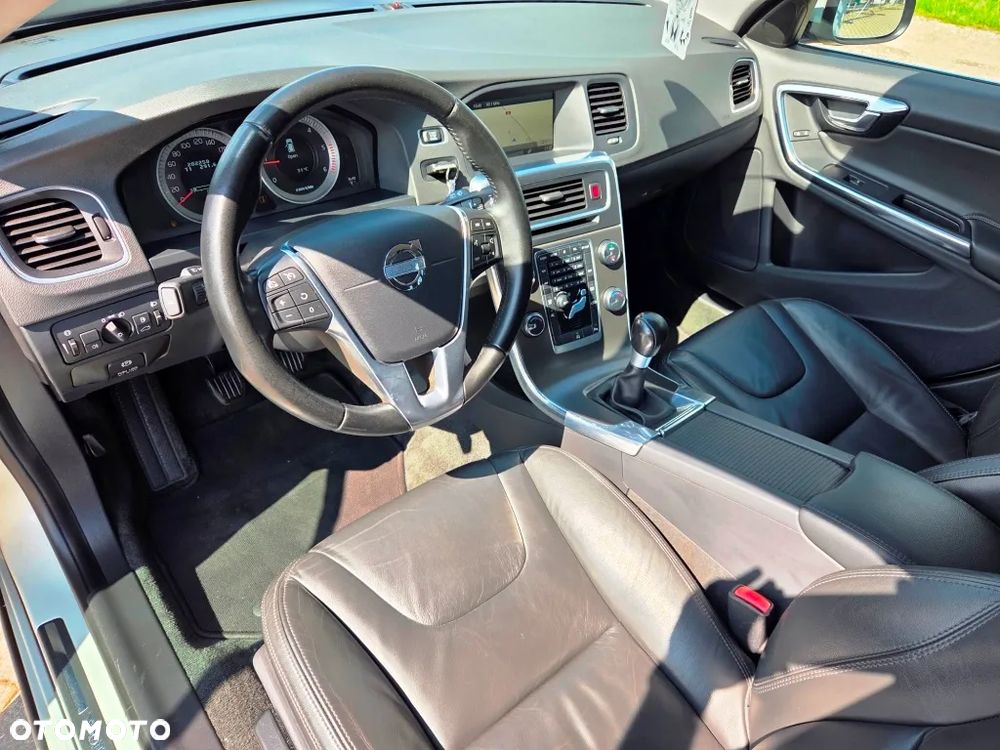 Volvo V60 D2 Momentum - 26