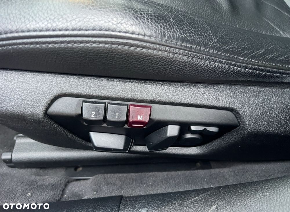 BMW Seria 3 335i Sport-Aut Luxury Line - 10