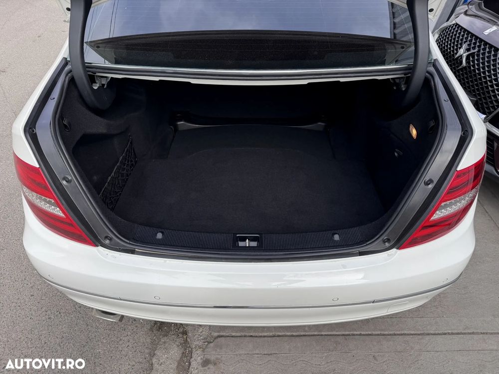 Mercedes-Benz C 220 CDI 7G-TRONIC Avantgarde Edition - 27