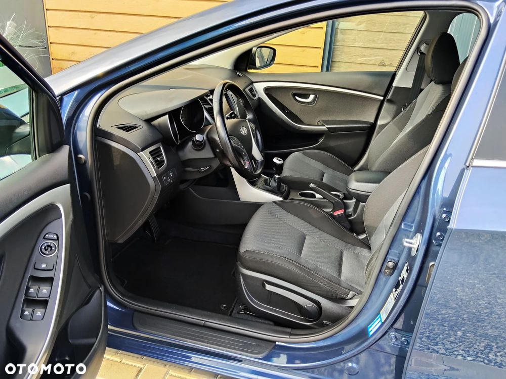 Hyundai i30 blue 1.6 CRDi Premium - 9