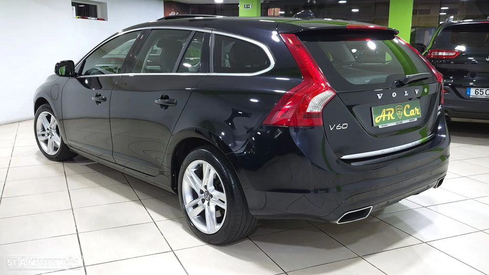 Volvo V60 D6 Plug-In-Hybrid AWD Geartronic Momentum - 6