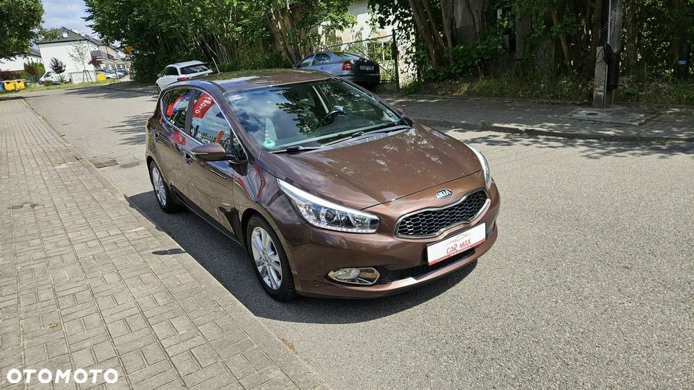 Kia Ceed 1.6 CRDi 128 Dream Team Edition - 5