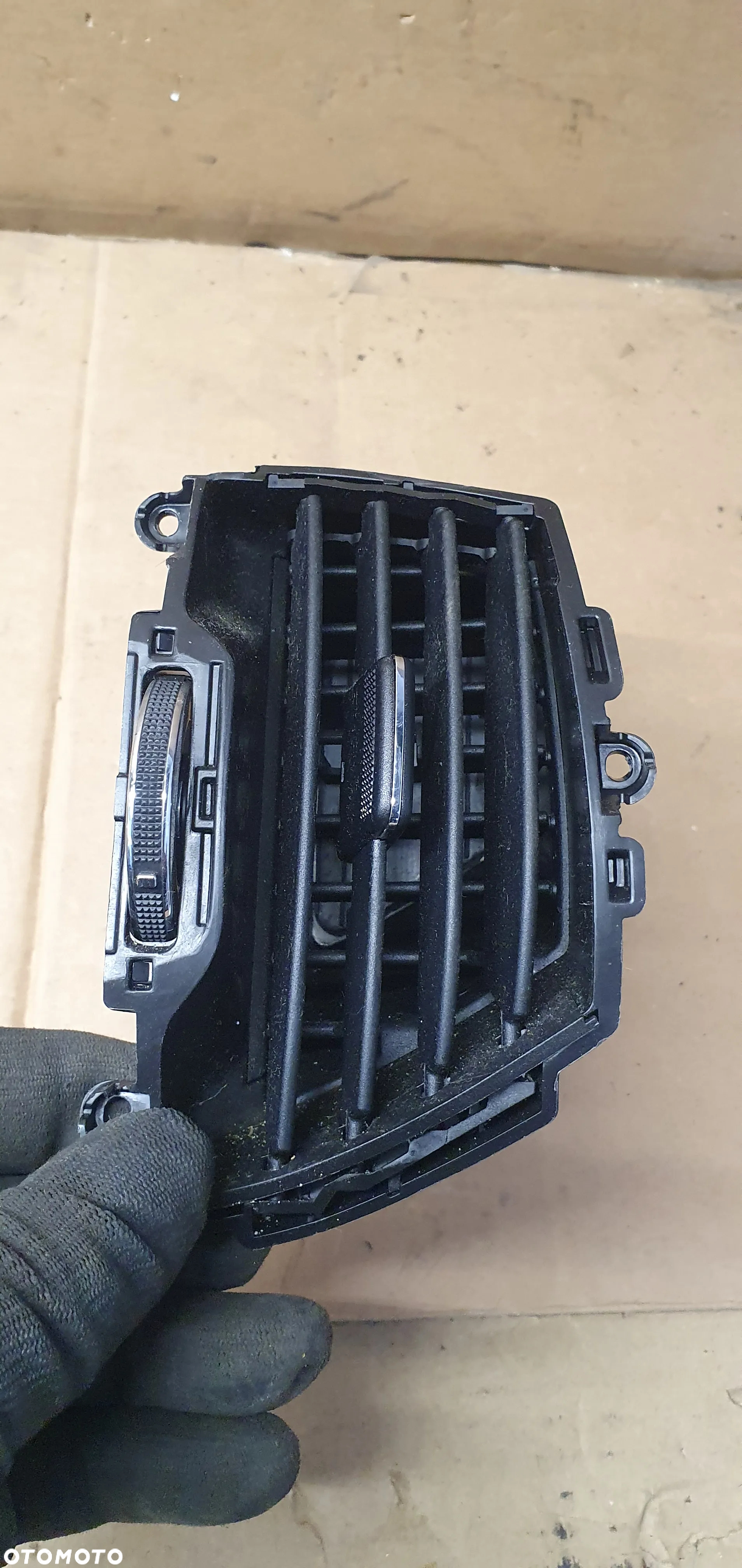 Kratka nawiewu powietrza prawy przód przednia prawa Kia Sportage III 97490-3W000 - 4