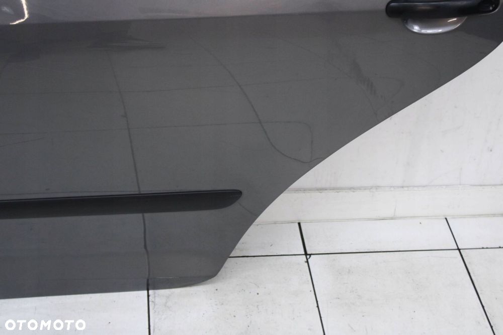 VW GOLF V 5 PLUS 2005R- DRZWI LEWE LEWY TYŁ TYLNE LA7T - KOD LAKIERU - 5