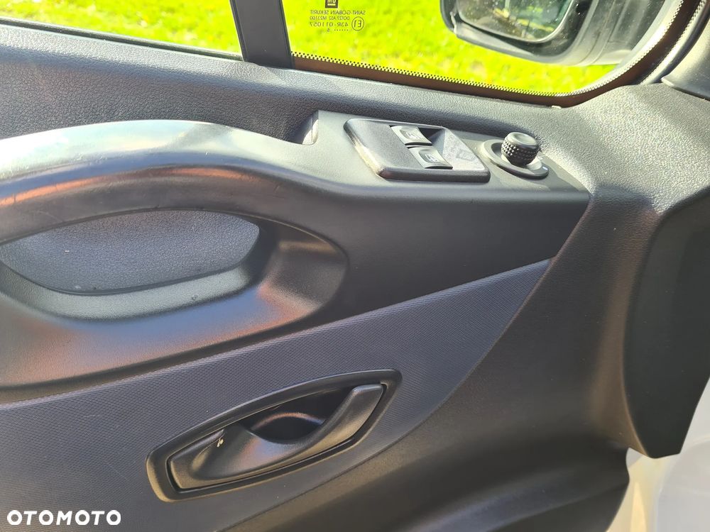 Opel Vivaro - 8