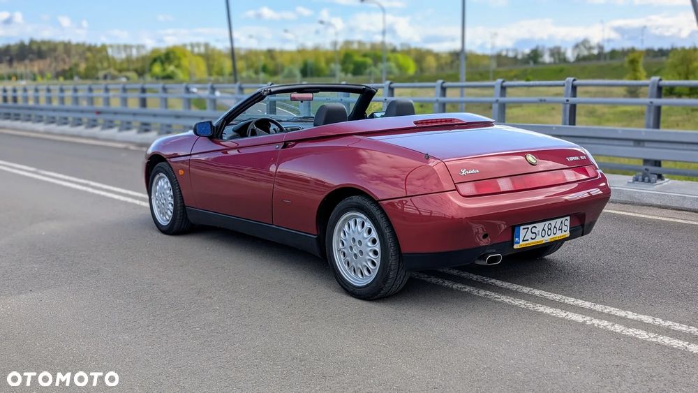 Alfa Romeo Spider 1995 photo 4