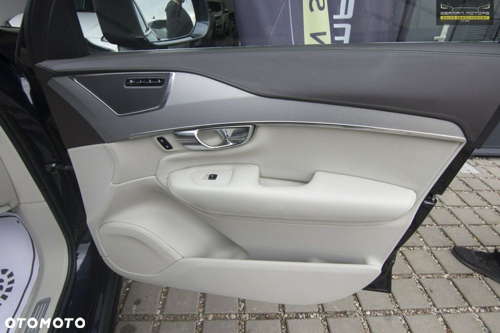 Volvo XC 90 D5 SCR AWD Inscription 7os - 34