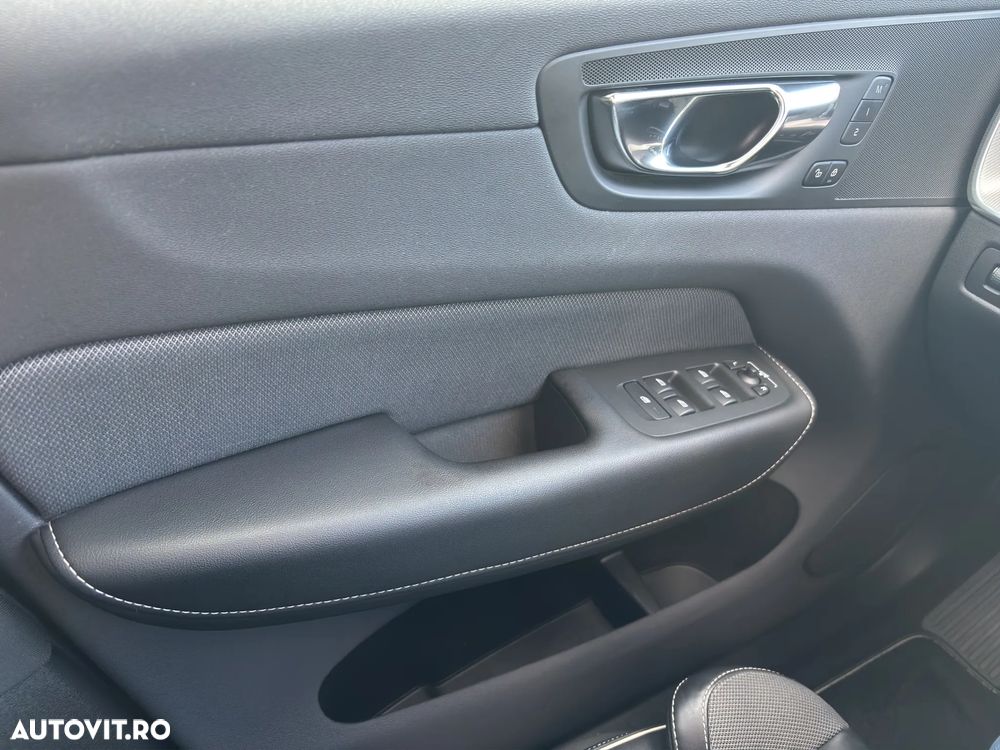 Volvo XC 60 T8 Twin Engine AWD R-Design - 16