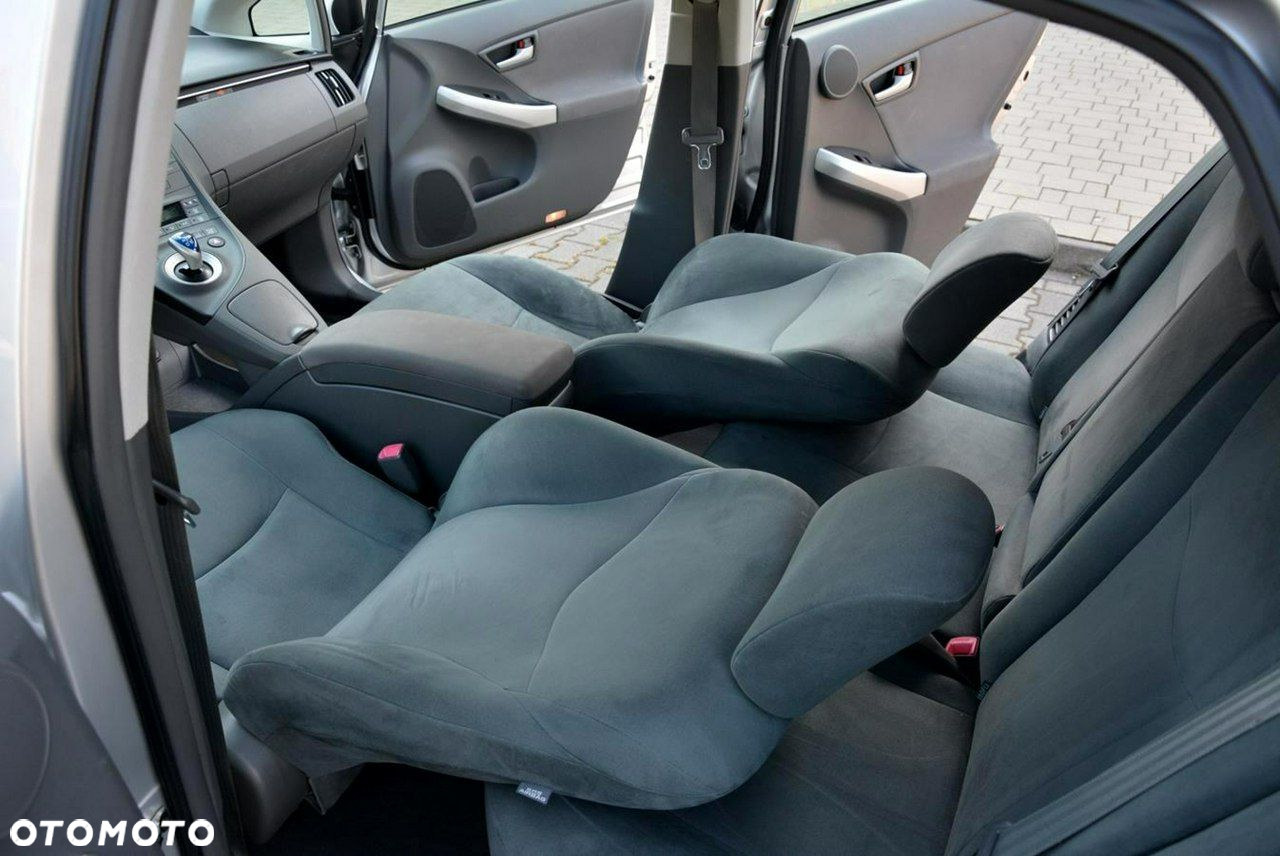 Toyota Prius 1.8 HSD Sol - 23