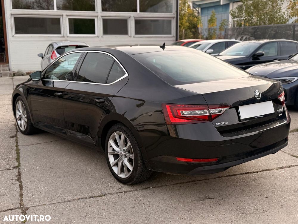 Skoda Superb 2.0 TDI 4x4 DSG Premium Edition - 4