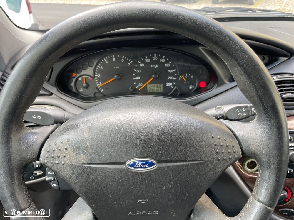 Ford Focus 1.6 Ghia - 10