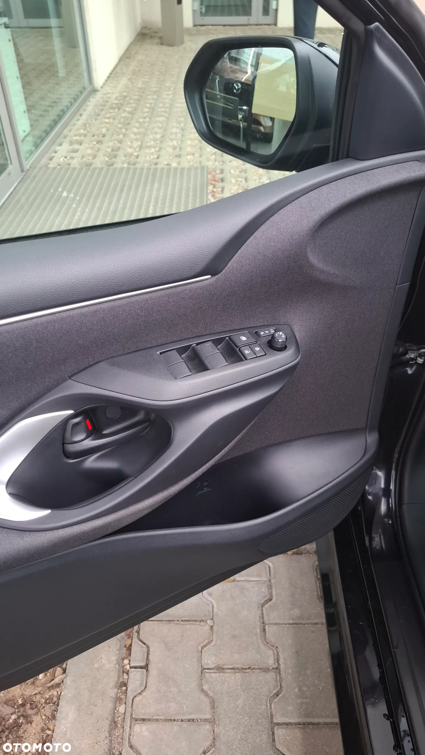 Mazda 2 Hybrid - 11