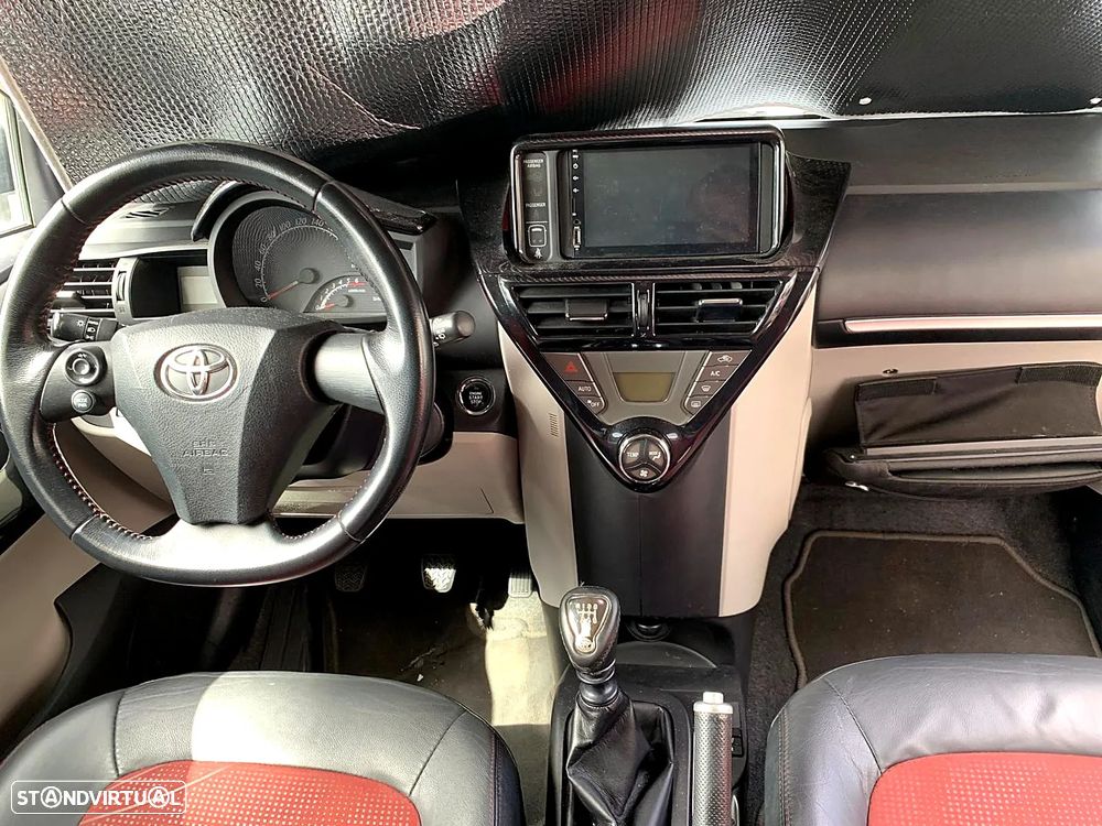 Toyota Iq 2011 photo 5