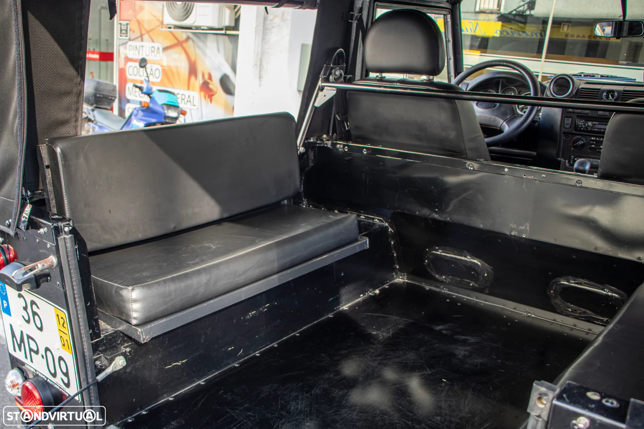 Land Rover Defender 90 SW 2.4 CRD S - 26