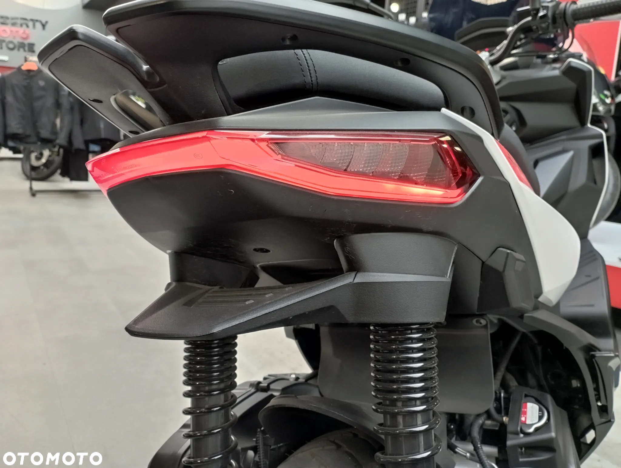 Aprilia SR - 16