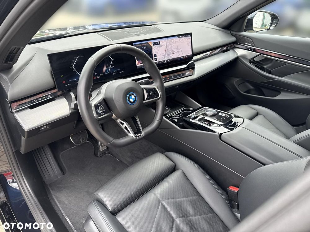 BMW i5 - 5