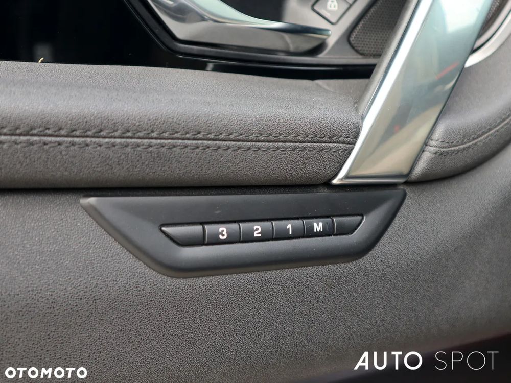 Land Rover Discovery Sport 2.0 D200 mHEV R-Dynamic SE - 11