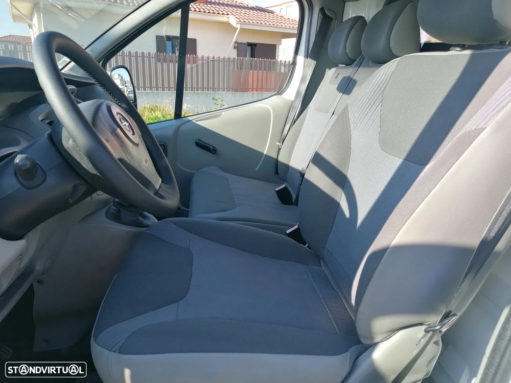 Opel Vivaro 2.0 - 8