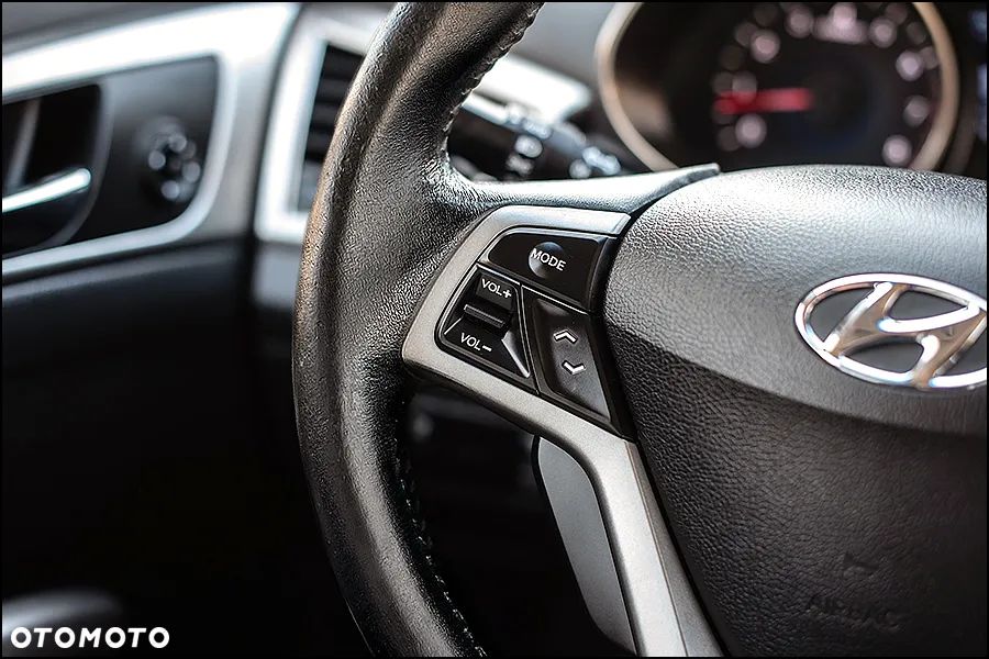 Hyundai Veloster - 17