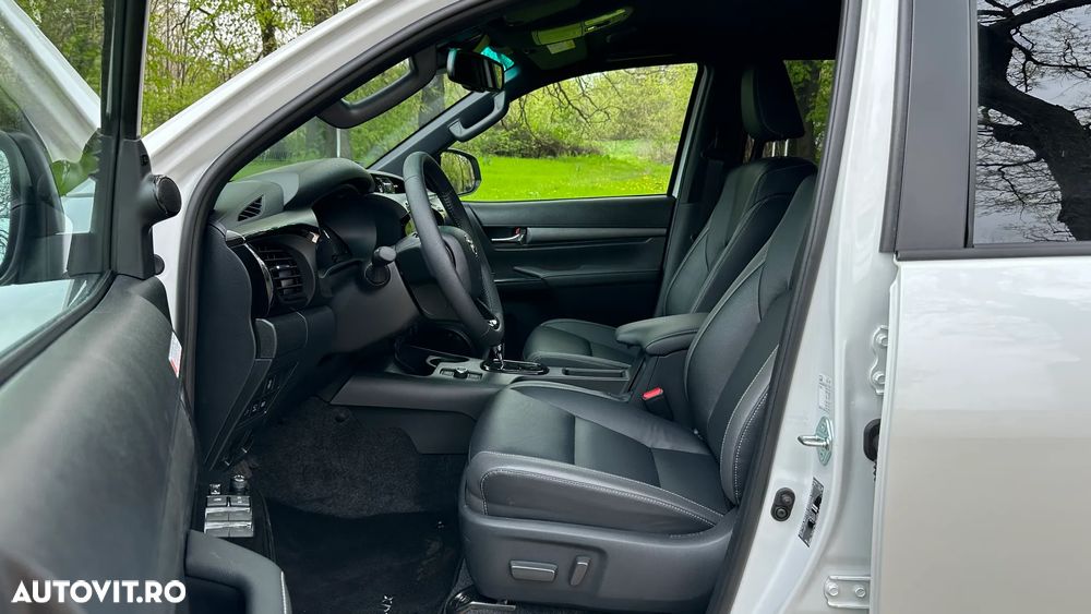 Toyota Hilux 2.8D 204CP 4x4 Double Cab AT MHEV Invincible Color Edition (3E5) - 17