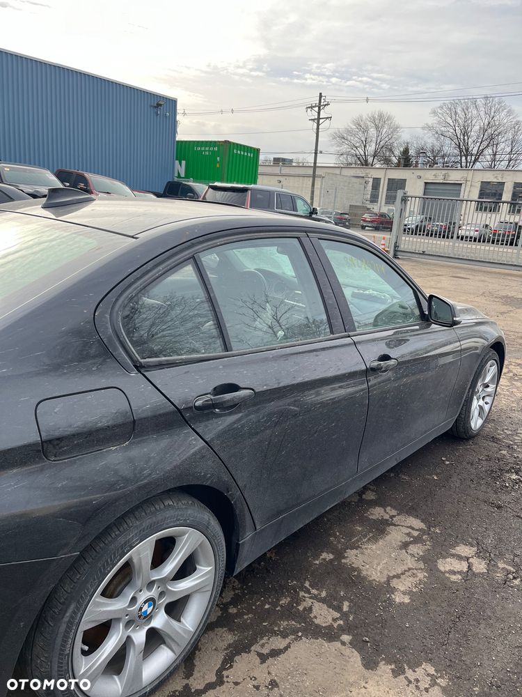 BMW Seria 3 335i xDrive - 16