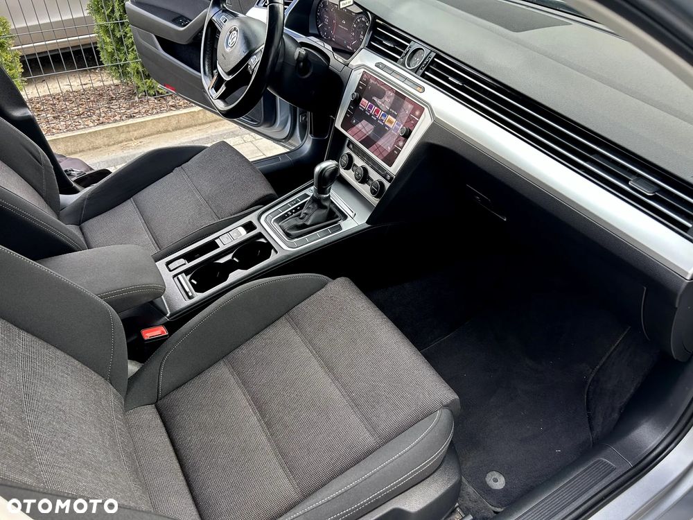 Volkswagen Passat - 8