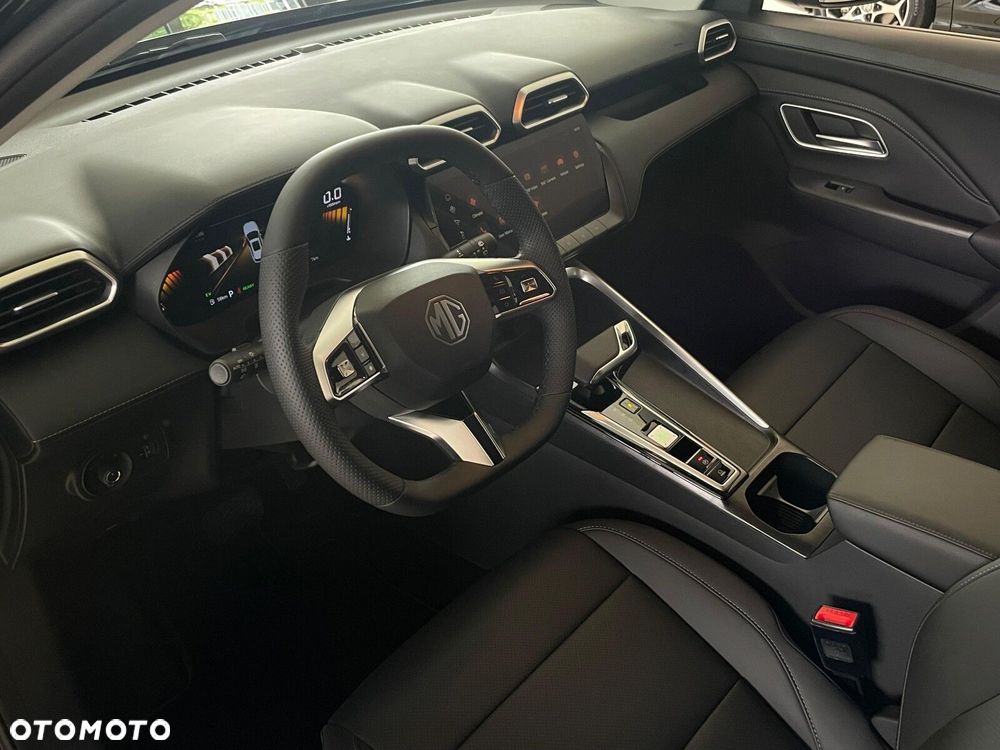 MG ZS Hybrid+ - 10