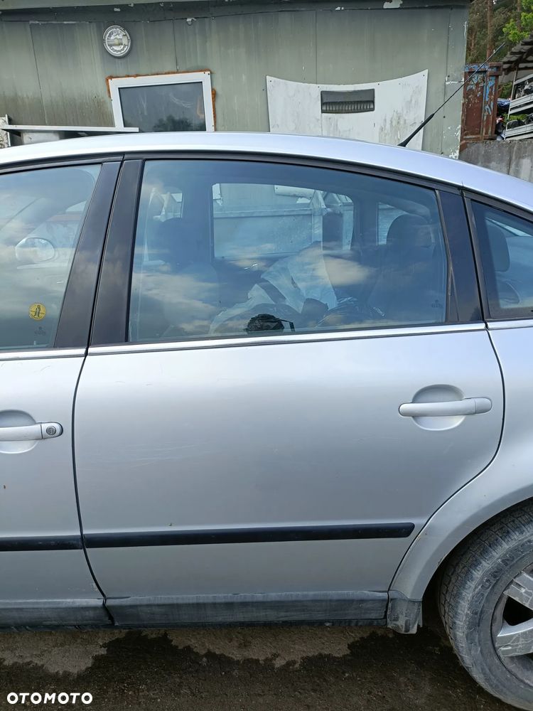 VOLKSWAGEN PASSAT B5 96-05 2004 r. LIFT SEDAN LA7W drzwi lewy tył LT * - 2