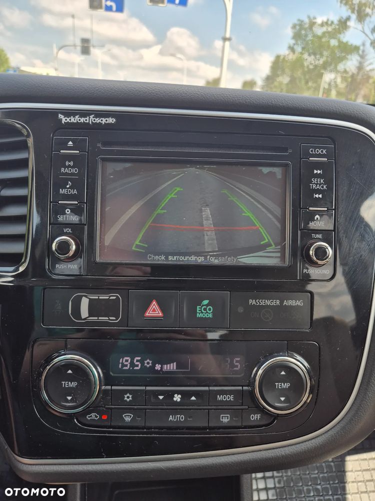 Mitsubishi Outlander 2.0 Intense - 17