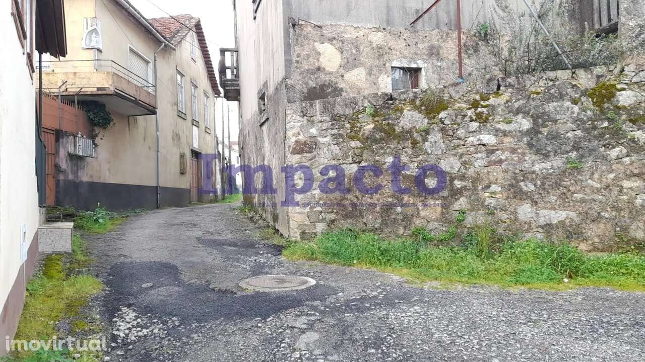 Ruína em Milheirós de Poiares, Santa Maria da Feira - Grande imagem: 4/12