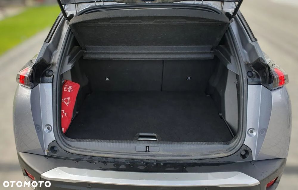 Peugeot 2008 PureTech 130 EAT8 GT - 13