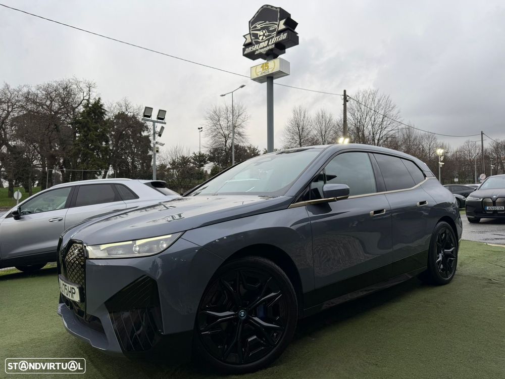 BMW iX xDrive 40 Pack Desportivo - 1