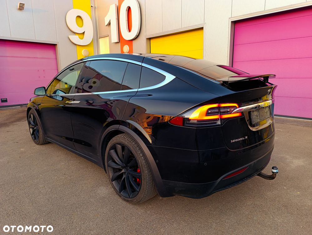 Tesla Model X - 2