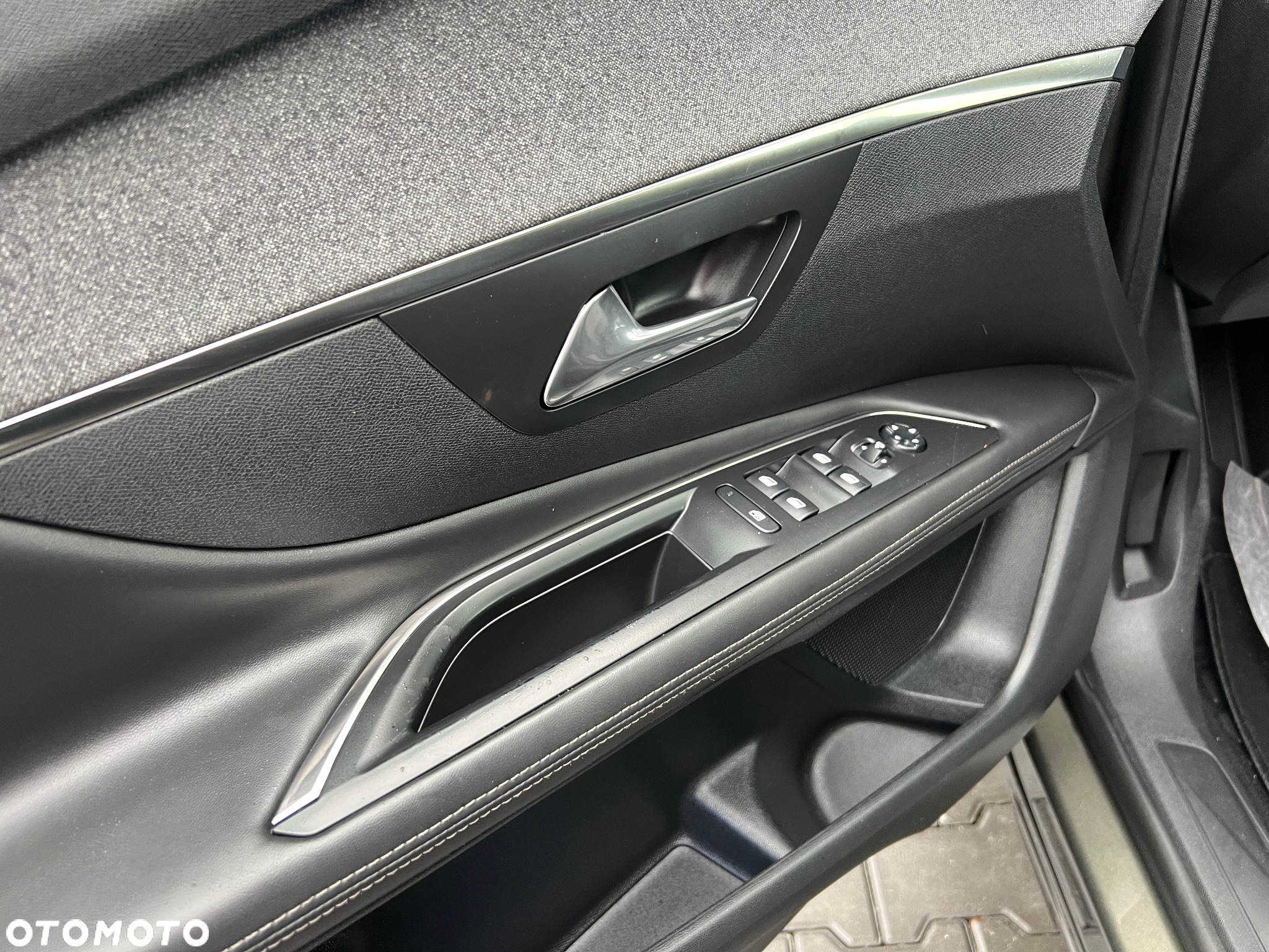 Peugeot 3008 1.2 PureTech Allure Pack S&S - 19