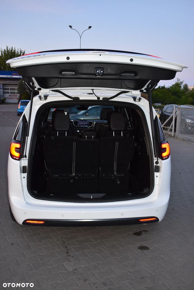 Chrysler Pacifica - 28