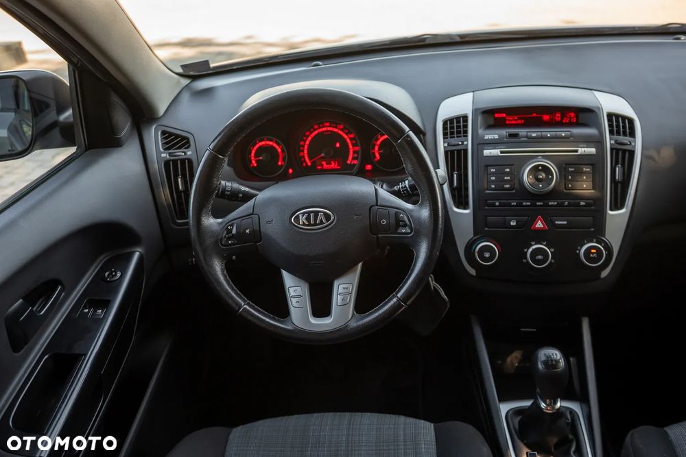 Kia Ceed 1.4 CVVT Attract - 30