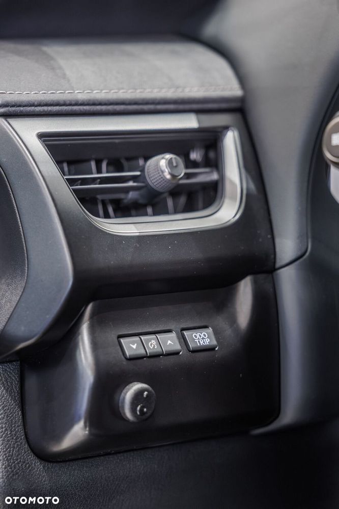 Lexus UX 300h F Sport AWD - 33