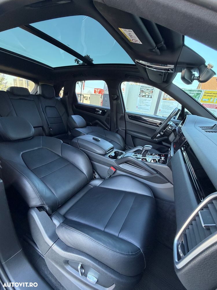Porsche Cayenne - 10