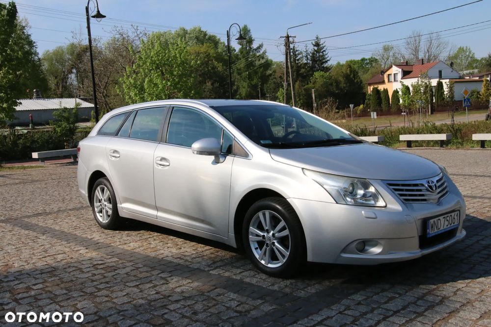 Toyota Avensis 1.8 Sol - 14