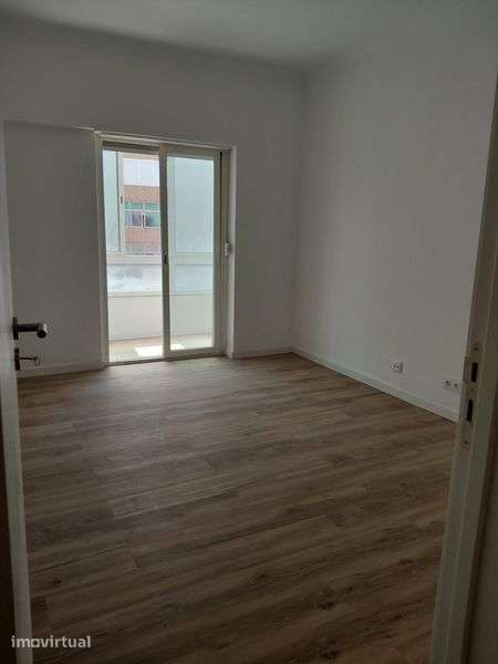 Apartamento t2 na torre da marinha remodelado - Grande imagem: 3/12