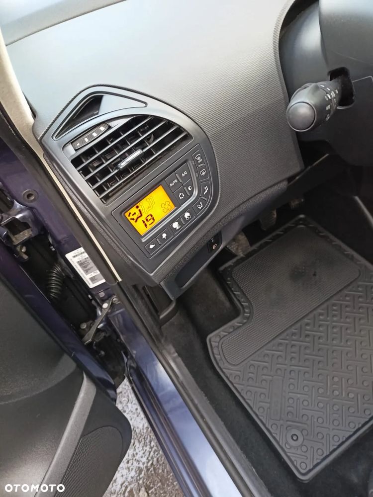 Citroën C4 Picasso - 10