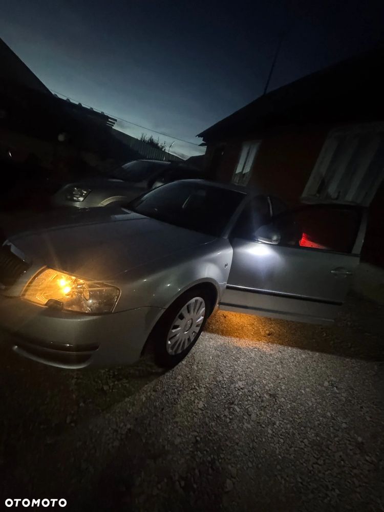 Skoda Superb 2.0 TDI DPF Ambiente - 28