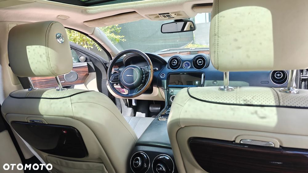 Jaguar XJ - 12