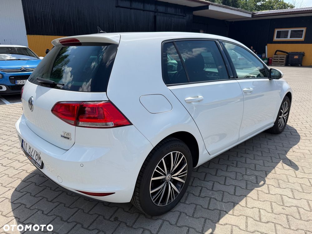 Volkswagen Golf - 6