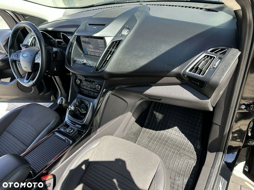 Ford Kuga 1.5 EcoBoost 2x4 Titanium - 16