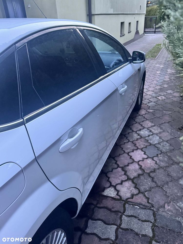 Ford Mondeo 2.0 Ghia - 14