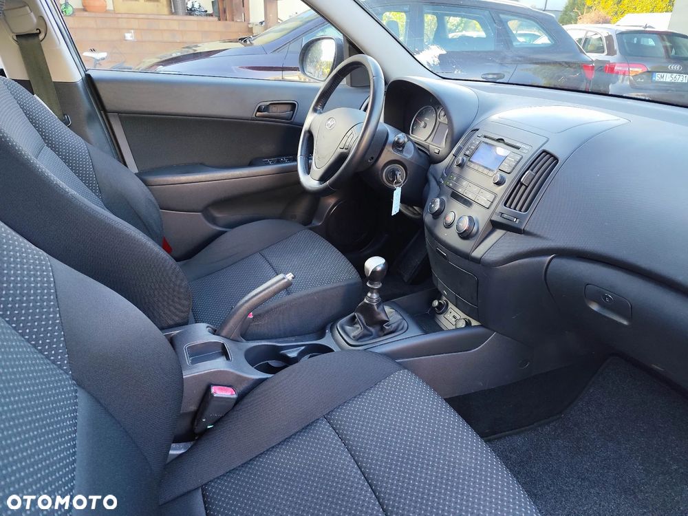 Hyundai i30 1.6 CRDi Classic + World Cup - 7
