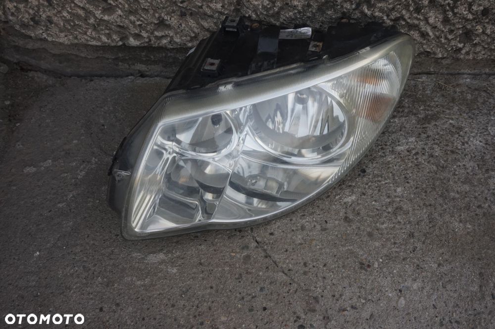 LAMPA PRZEDNIA LEWA GRAND VOYAGER IV 05r