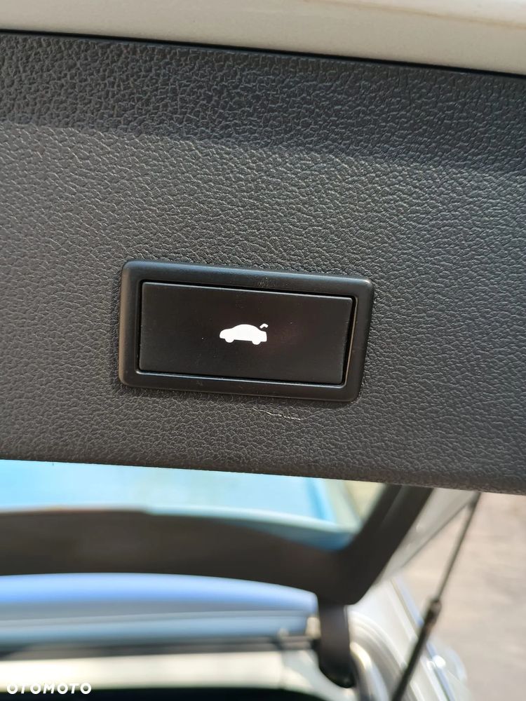 Audi A4 Avant 2.0 TDI Multitronic - 9