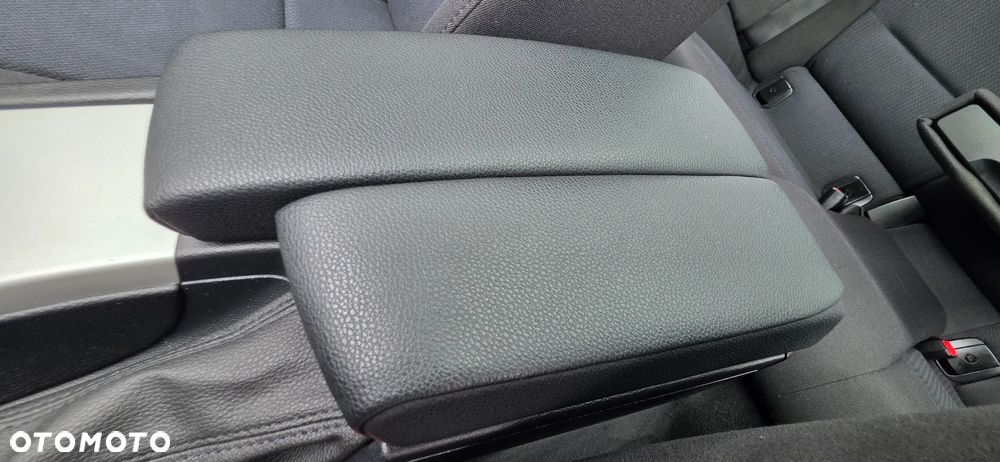 BMW Seria 3 318i Edition Exclusive - 33